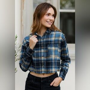 Rue 21 cropped flannel new without tags size medium